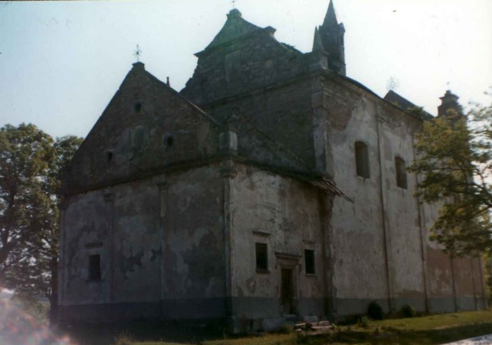 Liczkowce k. Husiatynia kociół 1708 zwrócony w 1994, brak wiernych3.