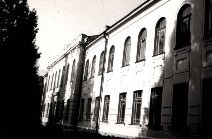 zabudowania klasztorne, fot Z. Huser, lipiec 1992