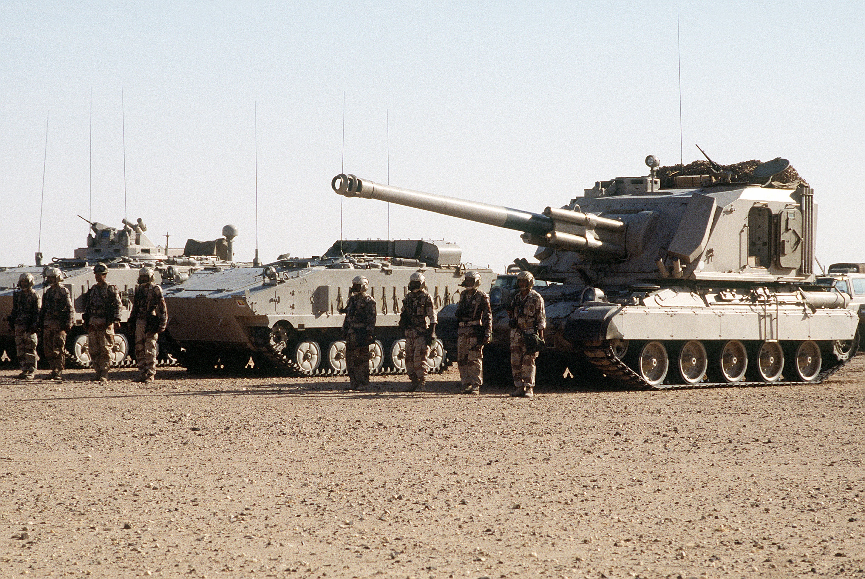 Саудовская аравия военные. Вооружённые силы Саудовской Аравии. Самоходная артиллерия AMX 30 auf1 Франция. БМП Саудовской Аравии. Военные силы Саудовской Аравии.