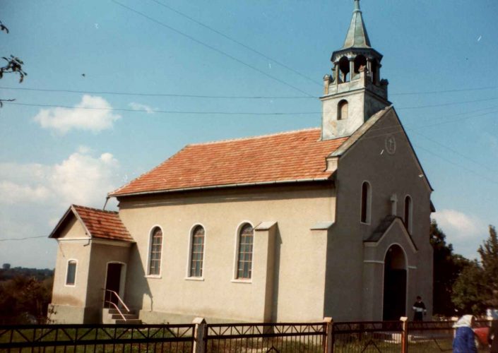 Probużna k. Czortkowa Kociół parafialny zwrócony w 1992 pocz XX w..