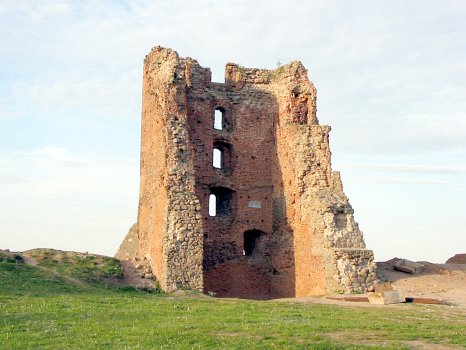 Nowogródek. Zamek Mendoga, ruiny (fot.www.globus.tut.by)
