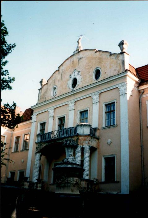 Obroszyn dawny pałac biskupów lwowskich obecnie instytut Rolnictwa i Marketingu.