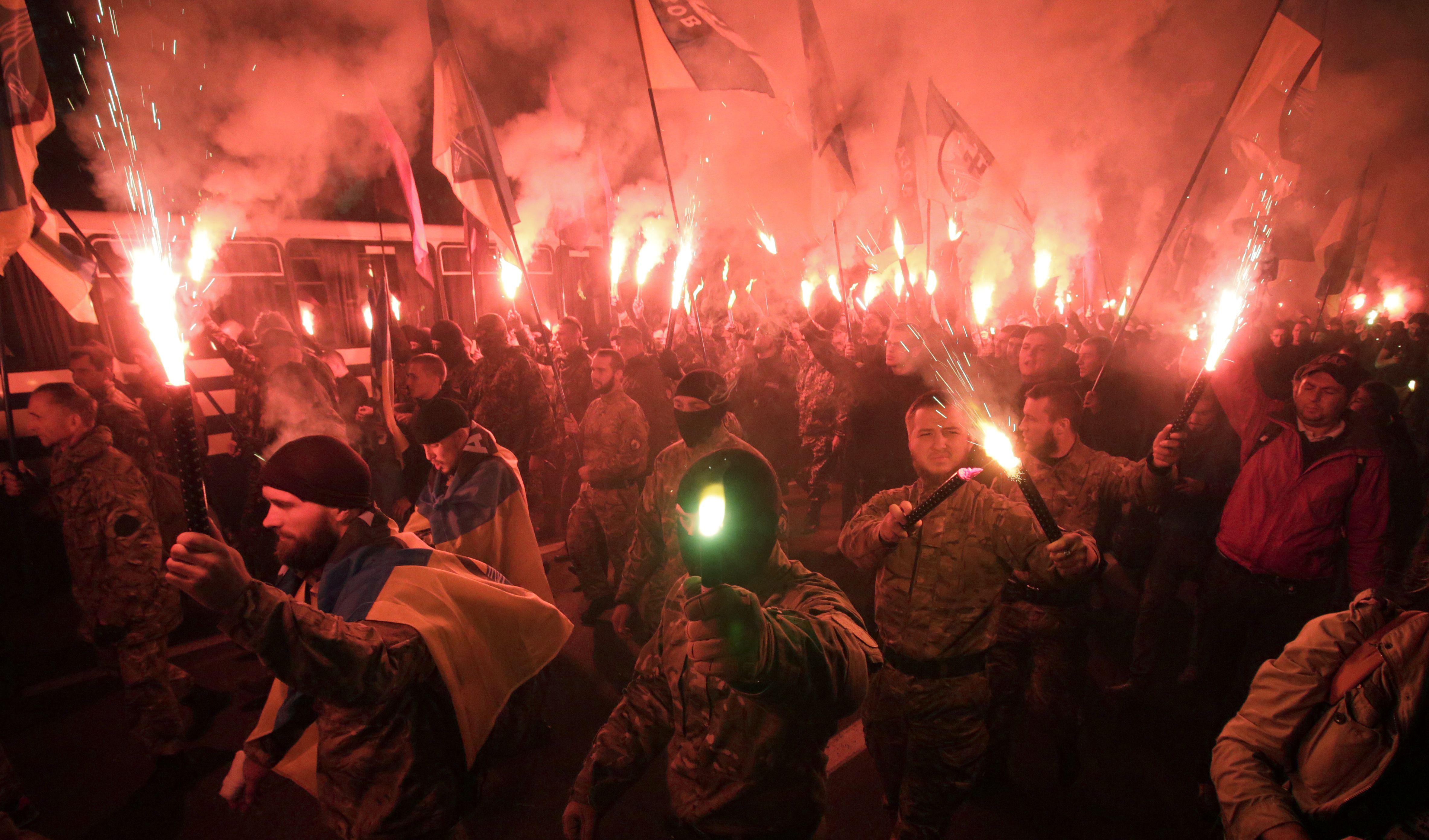 Украина история событий. Правый сектор Украина 2014. Украинский Майдан 2014 нацисты. Украинские националисты на Майдане.