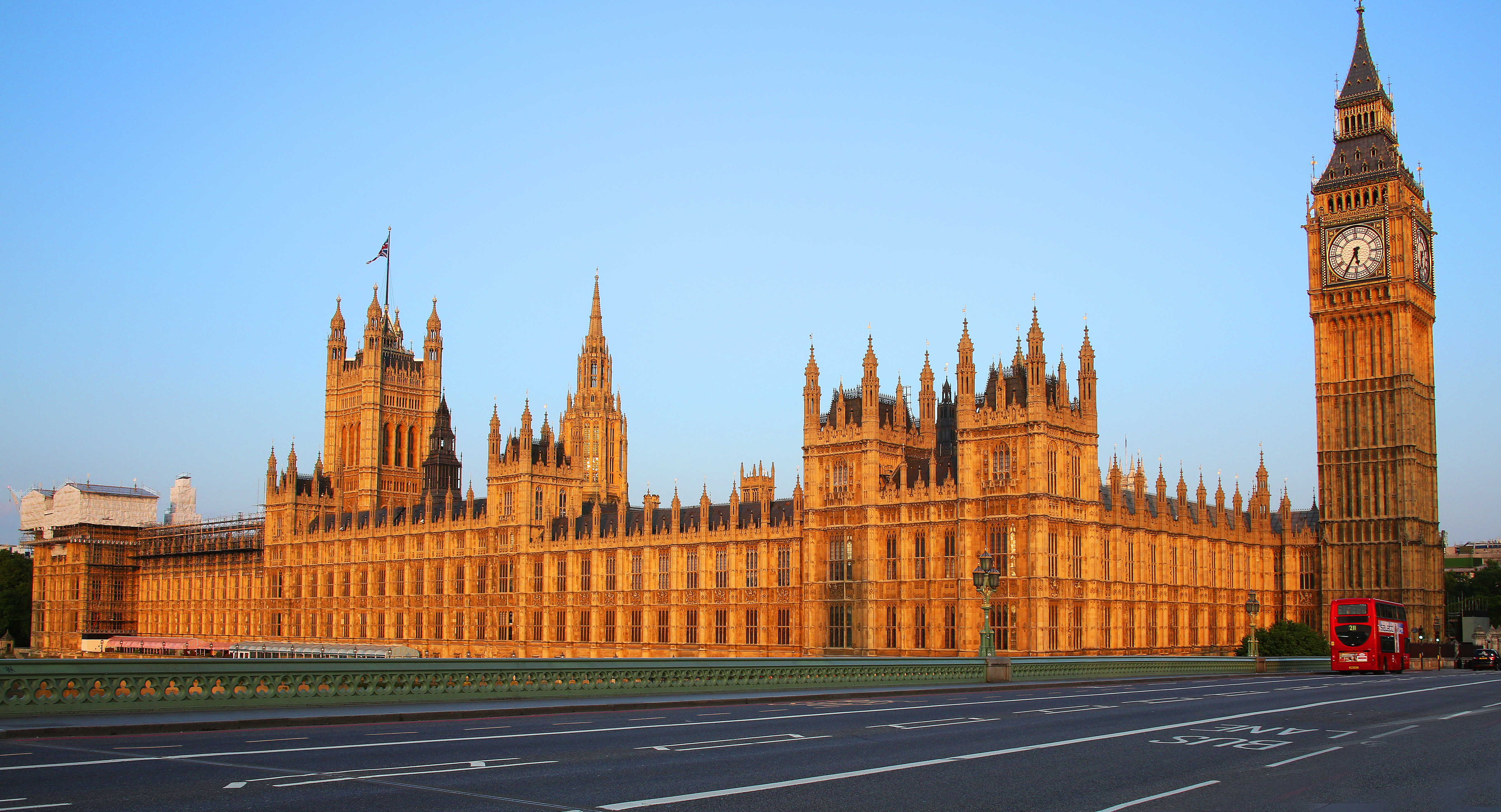 Парламент великобритании. Парламент Британии. Двухпалатный парламент Великобритании. Парламент Соединенное королевство. Правительство Великобритании здание.