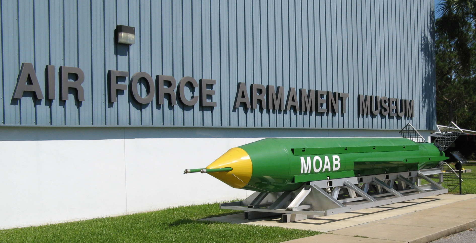 Мать всех бомб. GBU-43/B. Бомб GBU-43/B. Мать всех бомб GBU-43/B. Моаб бомба.