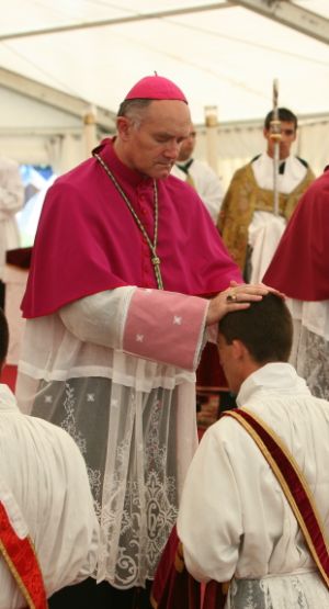 Kapłan z Bractwa św. Piusa X o kryteriach współpracy z Rzymem