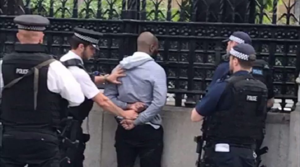 Nożownik zatrzymany przez londyńską policję, foto: youtube.com