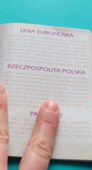 Coraz więcej Brytyjczyków chce polskich paszportów, foto: youtube.com