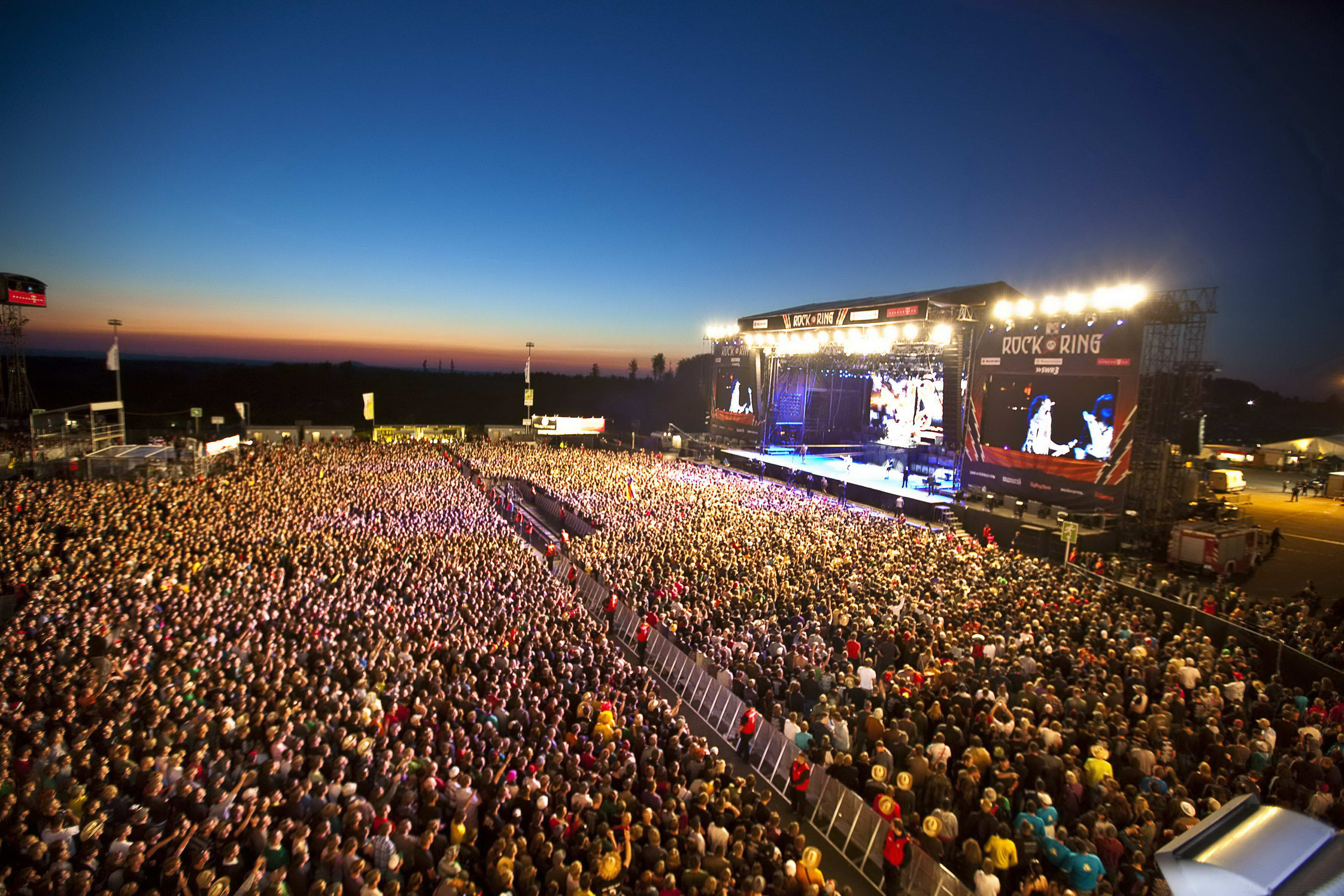 Сколько человек было на концерте. Rock am Ring 2023. Rock am Ring и Rock im Park. Рок ринг в Германии. Rock am Ring 2022.