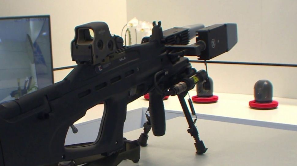 Kałasznikow zaprezentował broń utrudniającą zamachy terrorystyczne