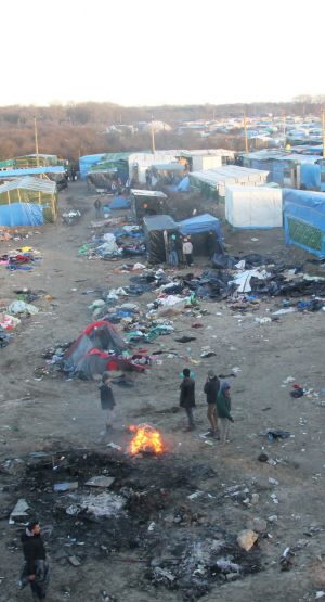 Unijny komisarz: Musimy okazywać szacunek imigrantom i zrozumieć ich kulturę Calais nowa ustawa