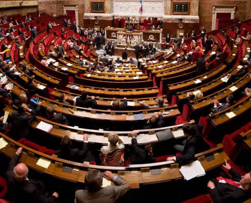 Francuski parlament zgodził się na reformę kodeksu pracy za pomocą dekretów