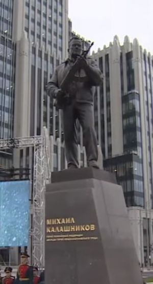 Odsłonięcie pomnika Kałasznikowa, foto: youtube.com