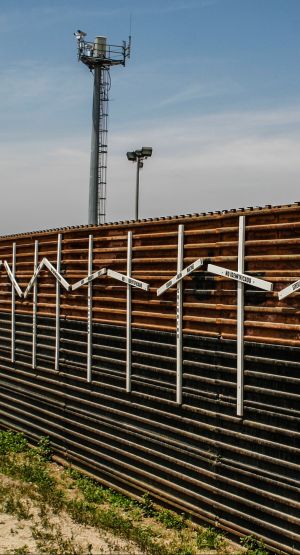 Pokazano pierwsze projekty muru wzdłuż granicy USA z Meksykiem