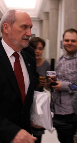 Podkomisja smoleńska przegrała w sądzie. Musi ujawnić podpisane umowy