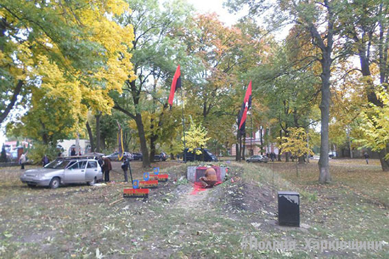 Pomnik UPA w Charkowie oblany czerwoną farbą [+FOTO]