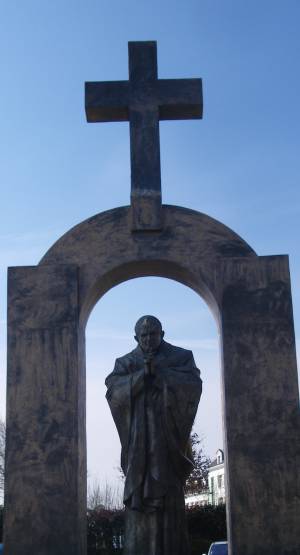 Pomnik Jana Pawła II w Ploërmel, foto: wikimedia.org