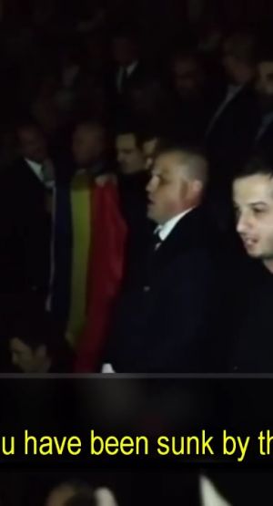 Rumuni zagłuszyli hymnem muzułmanina wzywającego do modłów w teatrze [+VIDEO]
