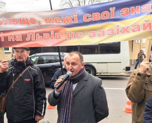 Neobanderowcy protestowali przed polską ambasadą w Kijowie