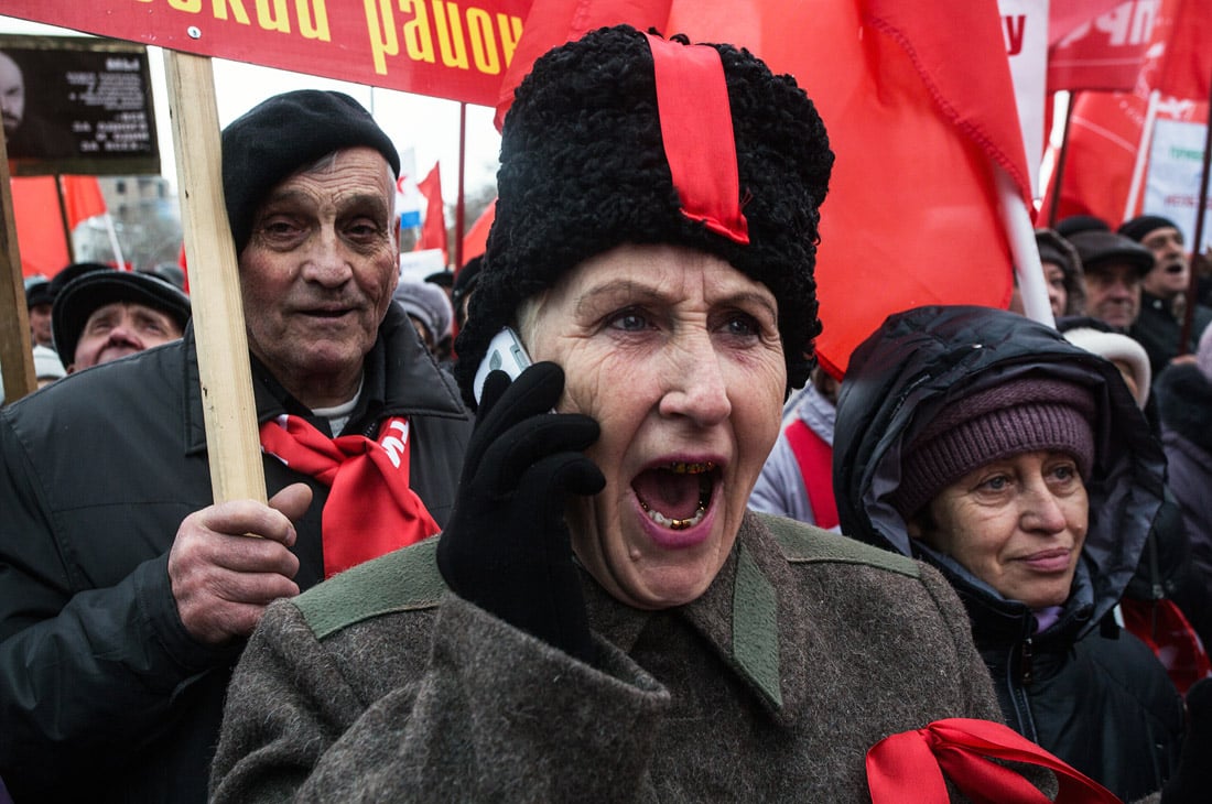 Сталинист это. Бабки коммунисты. Сумасшедшие коммунисты. Безумные коммунисты. Смешные коммунисты.