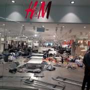RPA: Sklepy H&M zdemolowane w reakcji na reklamę [+VIDEO +FOTO]