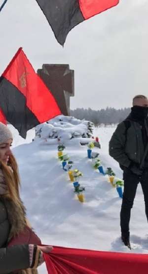 Banderowskie flagi podczas obchodów rocznicy zbrodni na Polakach w Hucie Pieniackiej [+FOTO]