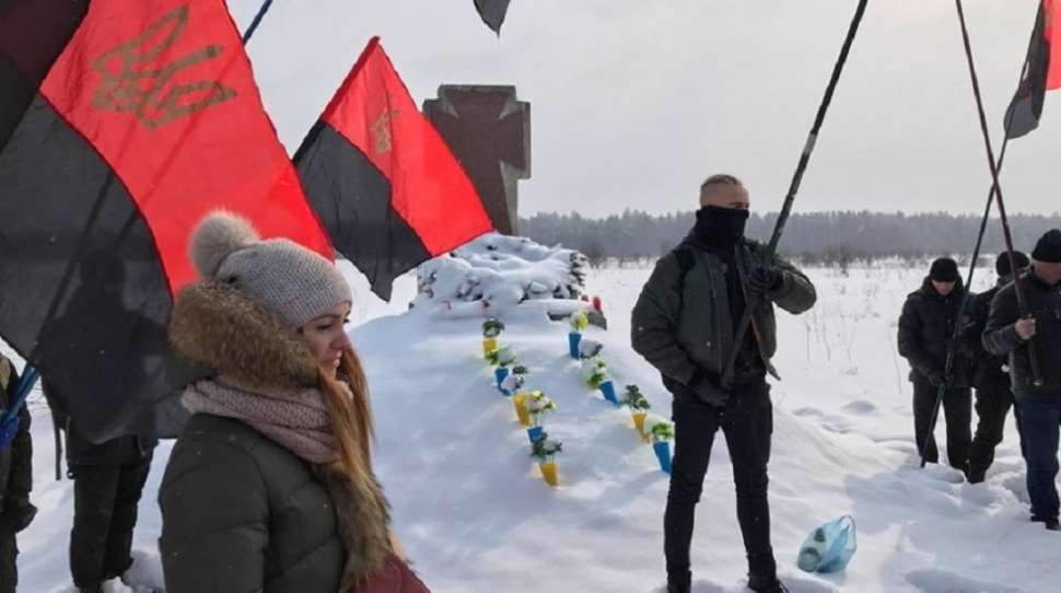 Banderowskie flagi podczas obchodów rocznicy zbrodni na Polakach w Hucie Pieniackiej [+FOTO]
