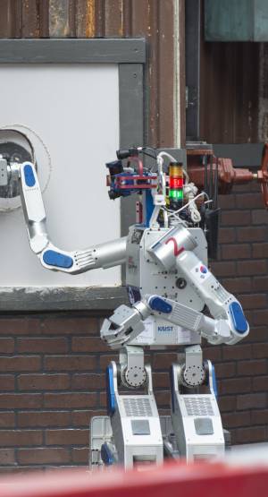 robotów
