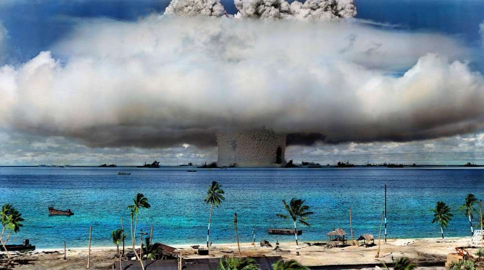 1946 r., próba nuklearna w Atolu Bikini na Wyspach Marshalla, zdjęcie zostało pokolorowane, fot. US Government, via flickr.