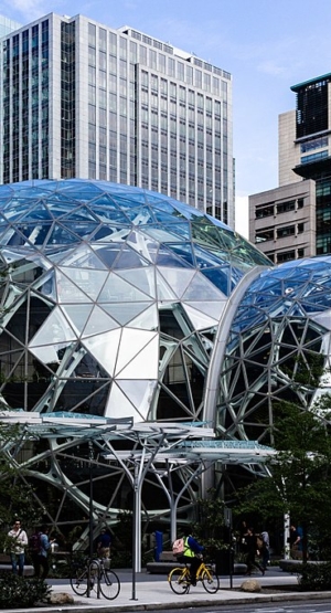 Photo of the exterior of Amazon Spheres captured on May 10, 2018, wikipedia
