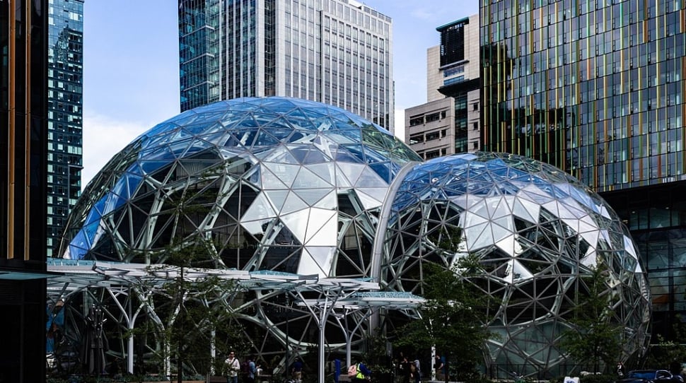 Photo of the exterior of Amazon Spheres captured on May 10, 2018, wikipedia