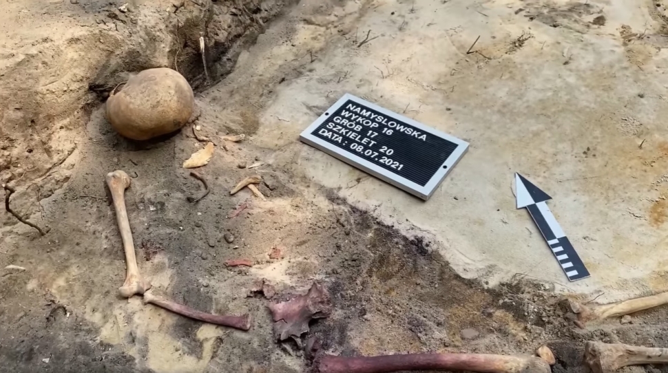 Szczątki odkryte na terenie "Toledo" 08.07.2021 r. Źr. IPN (screan)
