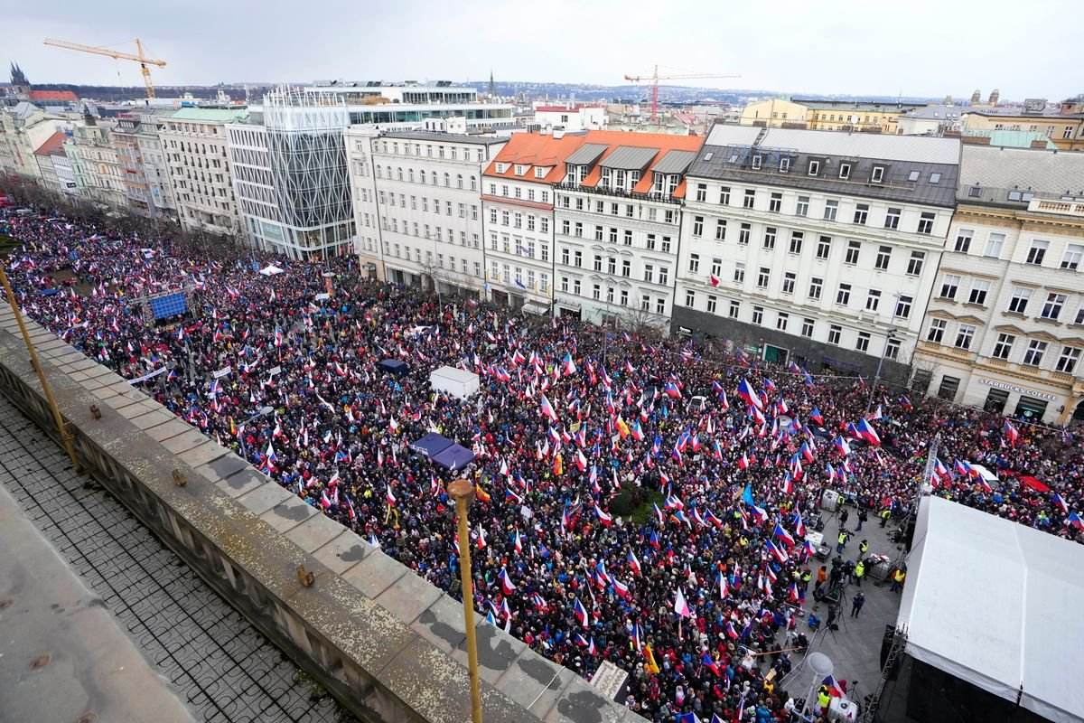 Česká republika: Protivládní demonstrace v Praze.  Chtěli sundat ukrajinskou vlajku » Kresy