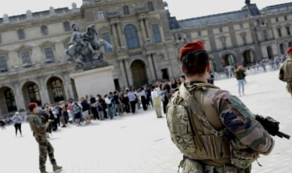 France : Le Louvre à Paris a été évacué et fermé en raison de la menace d’un attentat terroriste » Kresy