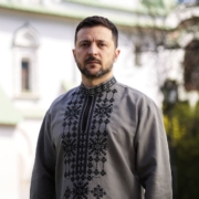 Wołodymyr Zełenski, oficjalne zdjęcie prezydenta Ukrainy z Wielkanocy 2025 roku, lic. cc0.