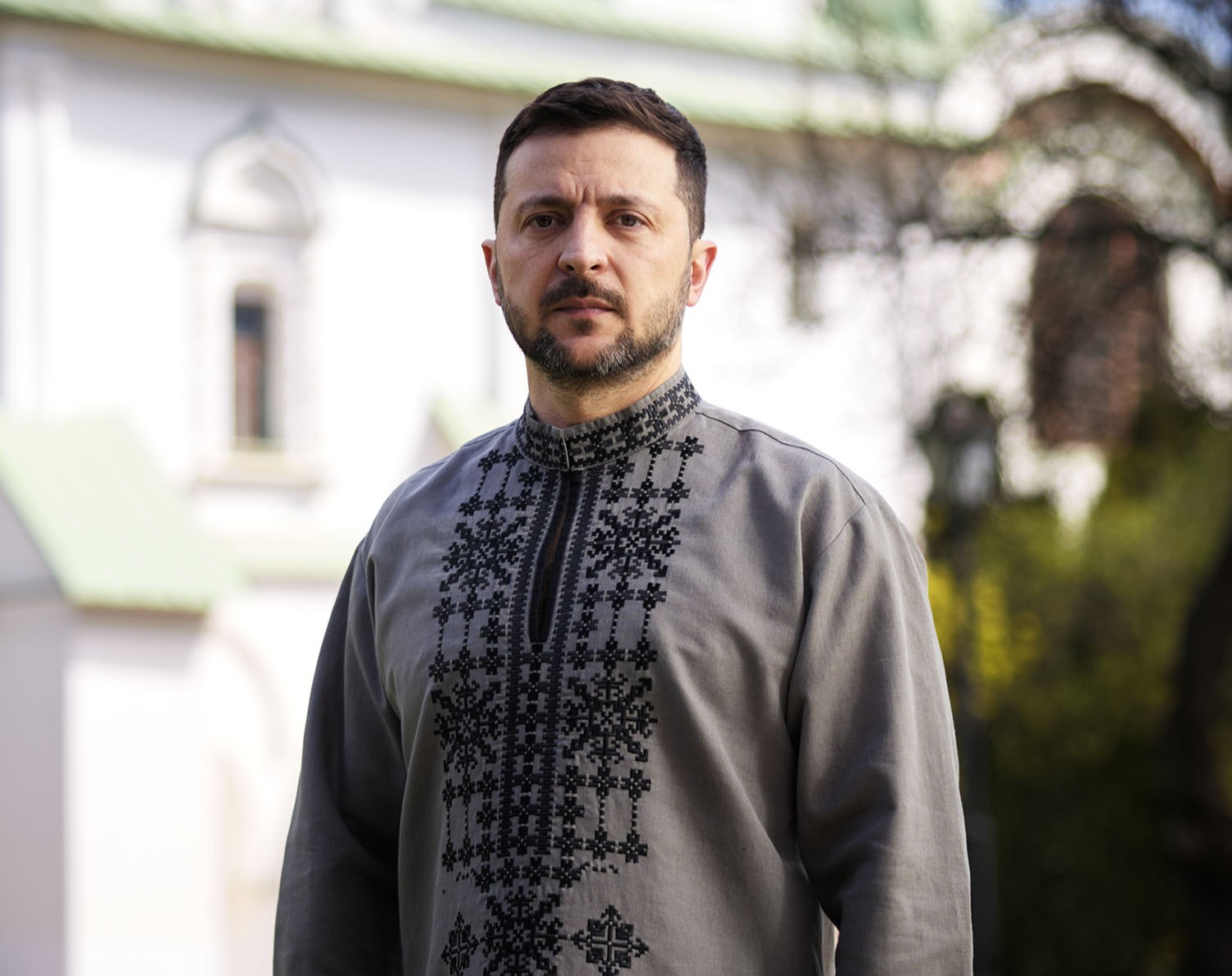 Wołodymyr Zełenski, oficjalne zdjęcie prezydenta Ukrainy z Wielkanocy 2025 roku, lic. cc0.